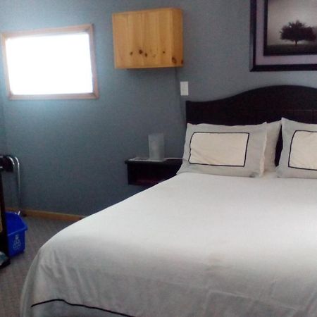 Spectacle Lake Lodge Bancroft Εξωτερικό φωτογραφία