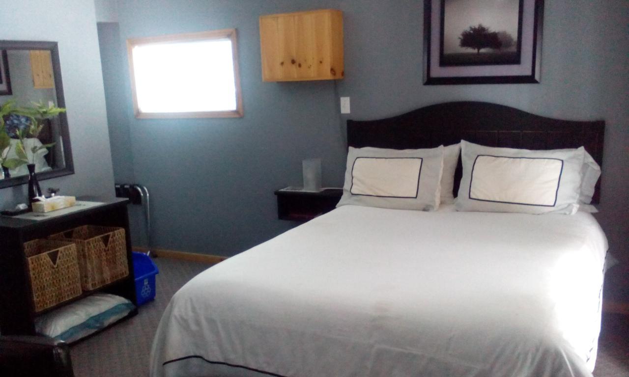 Spectacle Lake Lodge Bancroft Εξωτερικό φωτογραφία